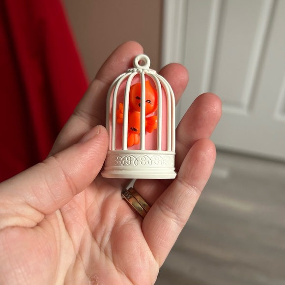 4/$100 Avon vintage 1975 Orange Bird in White Cage brooch 🦜 - Picture 3 of 6